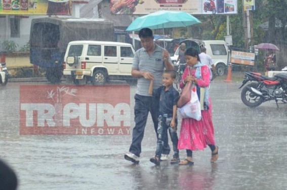 Rain scares Tripura ahead of Durga puja, â€˜thunderstormâ€™ predicted on Saptami